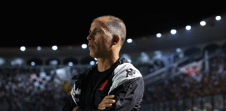 Felipe Loureiro deixa o missão de interino sem vitórias e Diniz assume posteriormente jogo no Barradão Felipe Maestro Interino Vasco - Foto: Buda Mendes/Getty Images